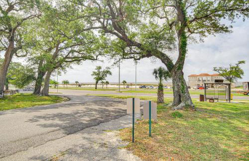 Airy Biloxi Condo with Patio Walk to Beach! - Photo 32