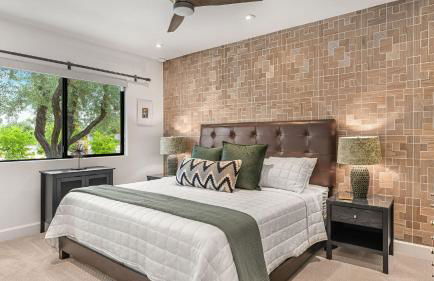 Design-forward Palm Springs home w saltwater pool lush yard multiple outdoor dining areas Casa Papagayo by AvantStay - Foto 31