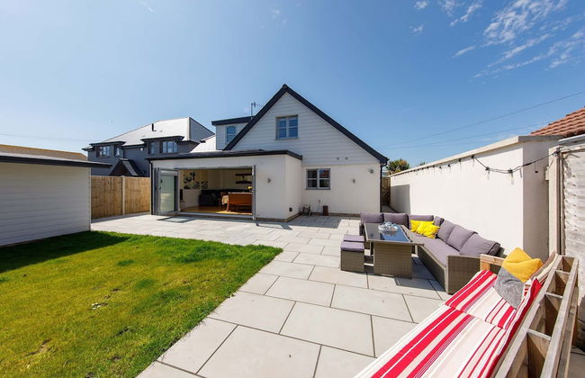 Delightful Seaside Hideaway 5 Mins to Beach - Photo 52