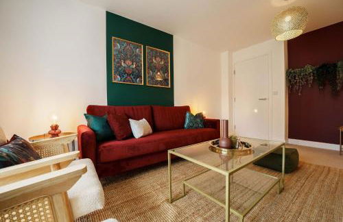 Large 4BR House Leeds, Contractor Friendly - Photo 12