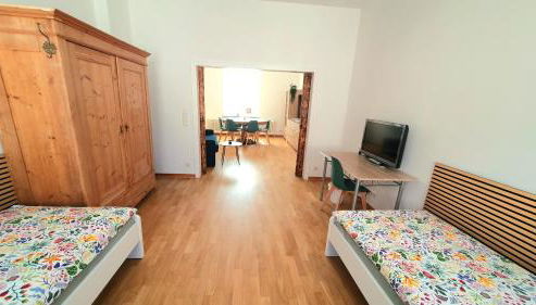 FRANKES SLEEP INN, Sauna, 3 Wohnungen 1, 2, 4 Zimmer - Foto 5, wardrobe