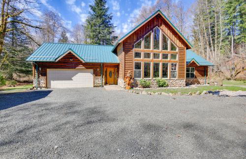 Peaceful Rhododendron Cabin with Fire Pit and Hot Tub! - Foto 35