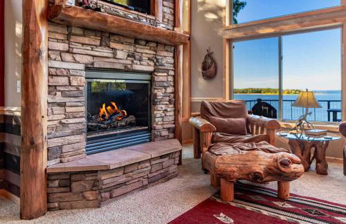 Spacious Leech Lake Home on 2 Private Acres, 200' of lake shore 15 Minutes to Walker with boat lift, dock, swimming, fire pit - Foto 7