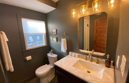 Totally renovated large family getaway! King bed - Foto 13