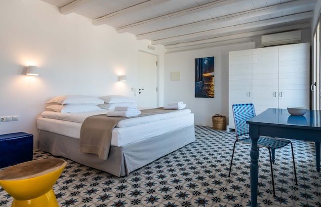 Milia Gi Suites - Photo 4