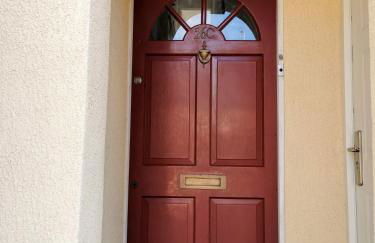 2 bed apt w/ private parking close to town centre - Foto 24