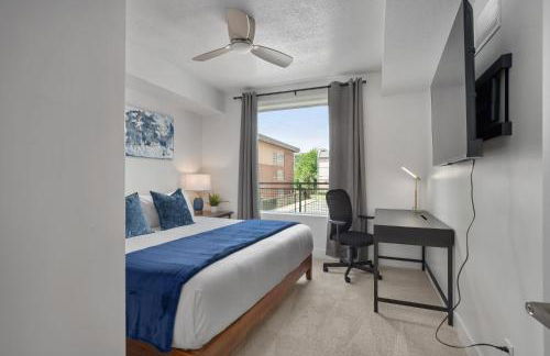 Deluxe 1BR 1BA Pool, Gym, Htub, Pkg - Foto 3