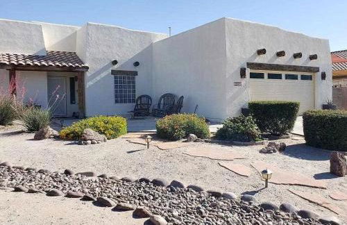 Beautiful Desert Oasis Villa with Pool - Foto 39