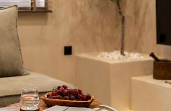 Rustic Boutique Apartment with Live Olive Tree & Private Parking - Photo 18