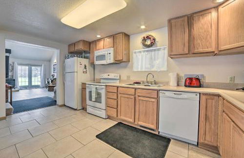 Cozy Cadillac Retreat Walk to Ski Resort! - Foto 2