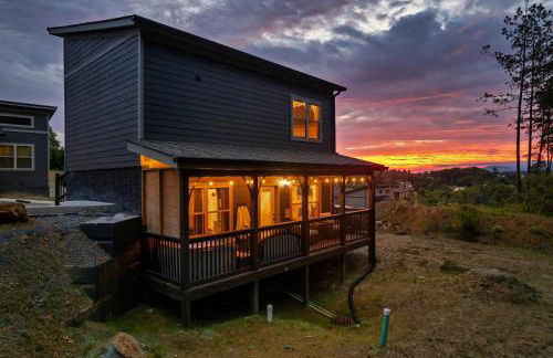 Family or couple retreat next to Downtown, Dollywood & Smoky Mountains! - Foto 30