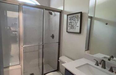 Perfectly located 2 bed/2 full bathroom/1 sofa bed - Foto 10