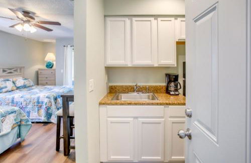 Sunset Beach Golf Condo with Pool about 2 Mi to Beach! - Foto 18