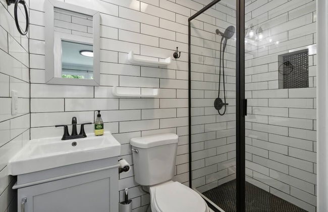 Chic Retreat Near Airport & Downtown Nashville by RedAwning - Photo 21