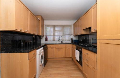 Homely Hornchurch - 5 Bed House - Foto 30