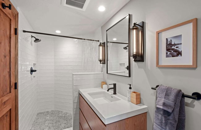 Snowshoe Cabin 3 Decks, BBQ & Hot Tub! - Foto 16