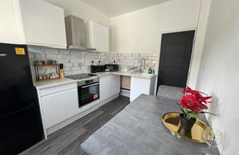 Modern Central Apartments with Balcony - Photo 63