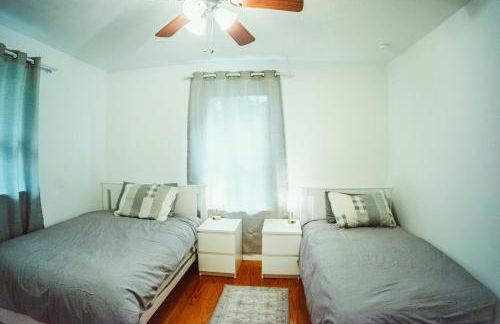 Resting Point - Hot Tub, Firepit, Spacious 4-BR Home - Foto 14