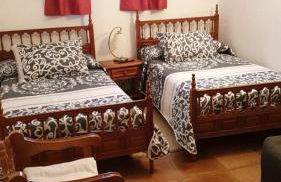 CASA TURÍSTICA Villa Carmen, CON AMPLIO JARDIN QUE INCLUYE BARBACOA, 2 PORCHES, PARKING PRIVADO Y PISCINA - Foto 26