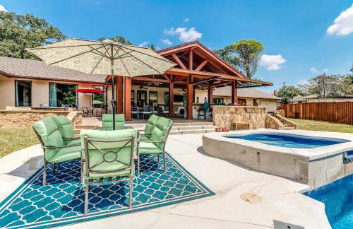 DFW Large Vacation Retreat with Private Pool and Hot Tub - Foto 7