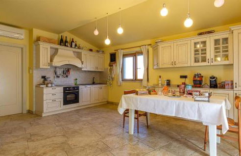 Amazing Home In Morrovalle With Wifi - Foto 4