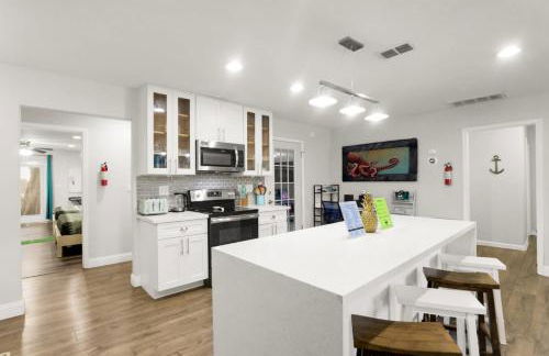 Ocean - 5 Beds Retreat with Pickleball, Arcade, Grill & Beach Access! - Foto 38