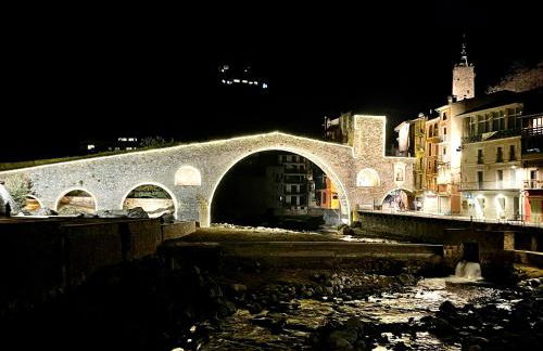 Apartamento colgante al río con vistas al puente - Photo 48