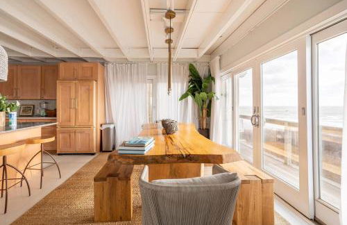 Surfside Villa by Rove Travel - Oceanfront Home with Hot Tub - Foto 17