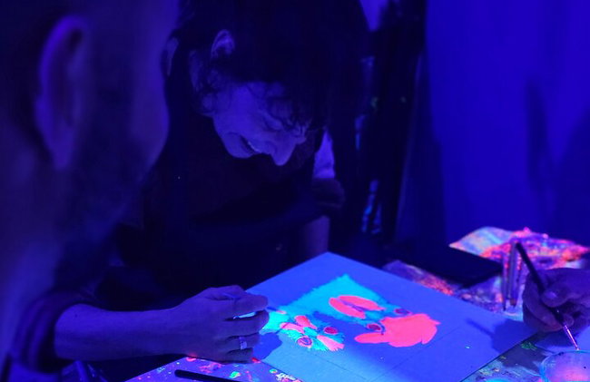 Workshop de pintura fluorescente numa galeria de arte em Lyon - Foto 8