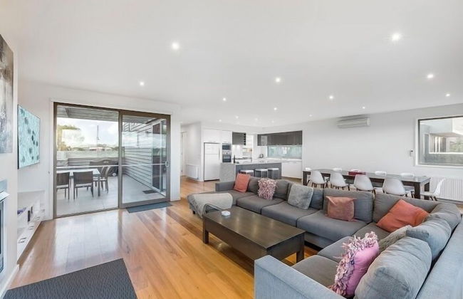 Gorgeous 5 Bedroom - Golf Course Views - Photo 10