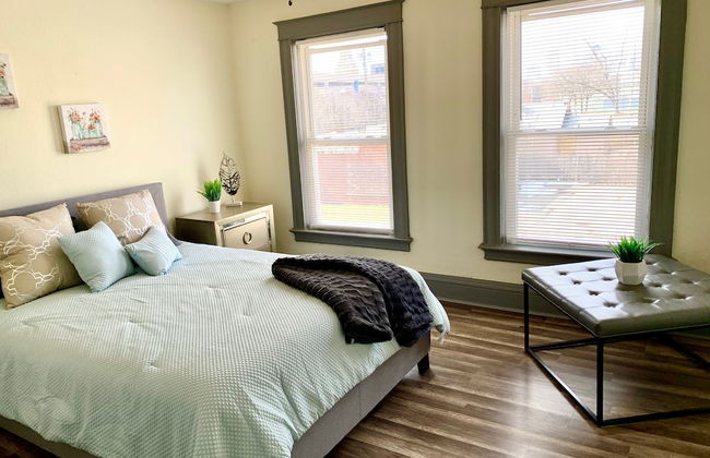 The Blackjack Duplex - Private Yard & Parking, Near Falls & Casino by Niagara Hospitality - Foto 2