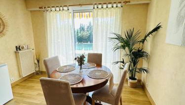 Spacieux 2 chambres 65m2 climatisé au village médiéval entre Nice et Antibes - Foto 5