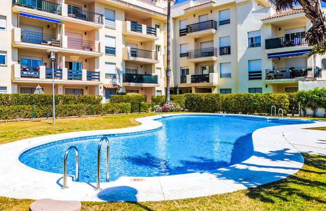 2 bedroom Apartment in Marbella with swimming pool and garden - Photo 16