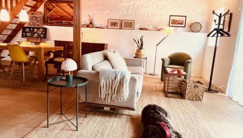 Charming Rustic Wine Cellar House in Reguengo Grande with Fireplace - Foto 3