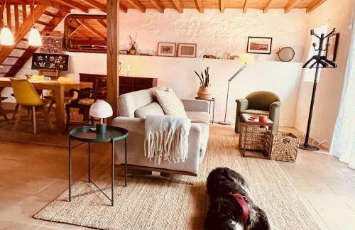 Charming Rustic Wine Cellar House in Reguengo Grande with Fireplace - Foto 3