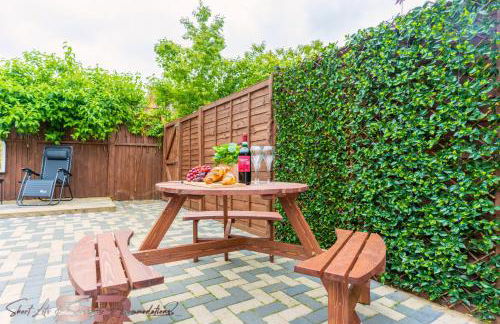 Comfortable 1-Bed House, Sleeps 4, Fast Wi-Fi with Private Garden and Free Parking - Foto 33