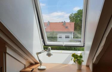 Sonnige ruhige Dachzimmer inkl WIFI plus Kaffee mit WG Dusche und neuer Küche - Foto 7