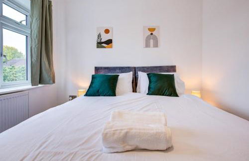 The Iver - 3BR - Spacious House - Free Parking - Photo 29