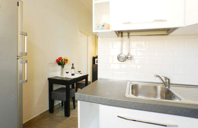 Black and White Movie Apartment - Foto 10