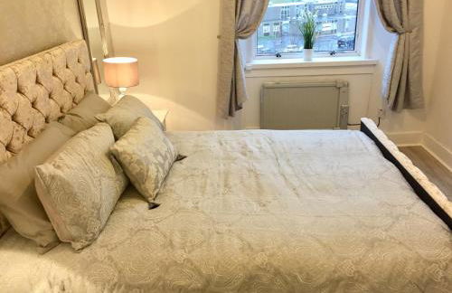 RIVER CLYDE VIEWS - PRIVATE & SPACIOUS APARTMENT - Photo 8