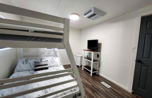 Modern Cabin with Arcade, Foosball Table and Fire Pit in Meadview, Arizona - Foto 34