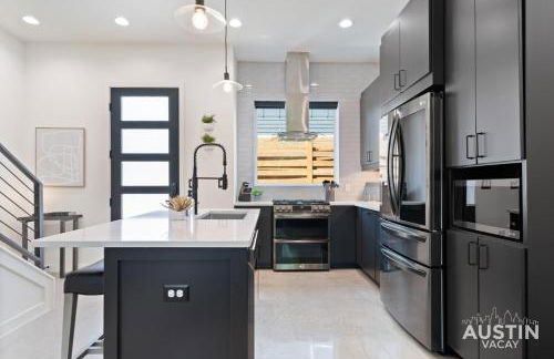 Luxury 2BR 2BA East Austin retreat w yard, deck and garage parking by Austin Vacay - Foto 26