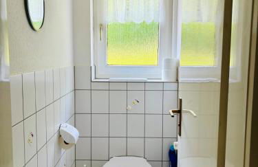 Ferienhaus Oesterle - Idyllisches Schwarzwaldhaus am Bach mit Terrasse & Balkon - Foto 27