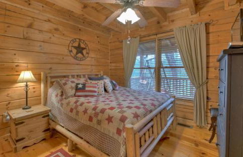 Golden Eagle GA Cabin - Hot Tub, Firepit & Fast WiFi - Foto 11