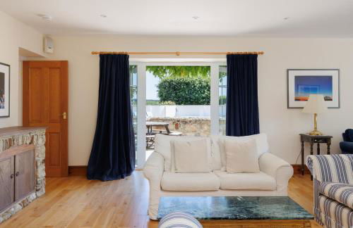 Rookley Farm Lodge Charming Manor Pool House with Heated Pool, Tennis Court & Gardens - Isle of Wight Rural Countryside Escape - Foto 12