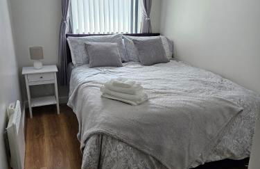 Modern City Apartment for 5 - Near Train Station - Foto 9