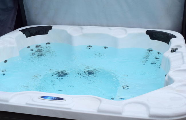 Charming 4-bed Cottage in Hayling Island - Hot Tub - Foto 13