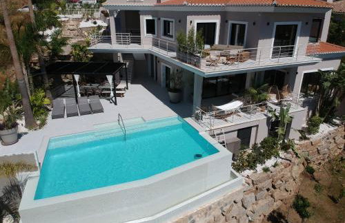 ULTIMATE LUXURY DREAM VILLA with 7 BEDROOMS, GYM, SPA and INFINITY POOL - Photo 2