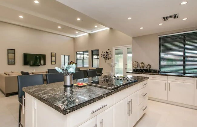 Luxe 4 Bdrm W/pool and Spa on Golf Course Lot! - Foto 12