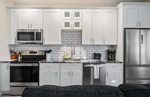 Cozy King Bed Suite with Free Parking - Foto 11